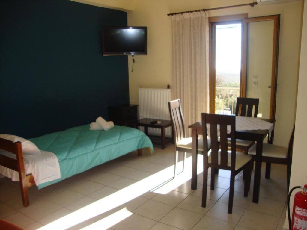 Kafiona Guesthouse Pyrgos Dirou Bilik gambar