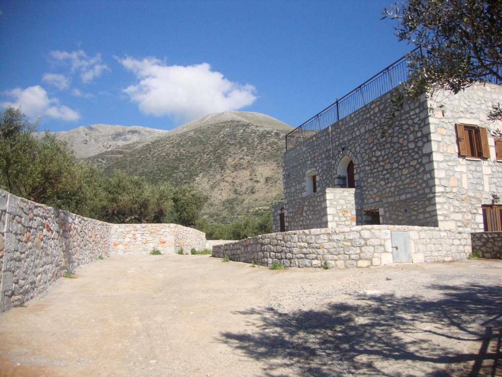 Kafiona Guesthouse Pyrgos Dirou Luaran gambar